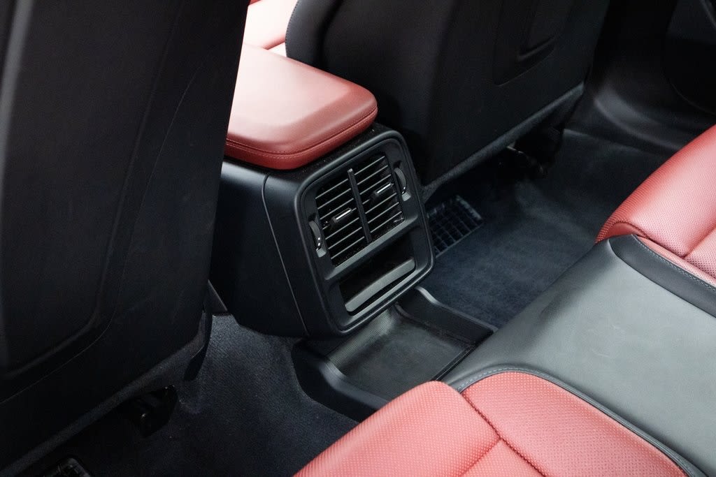 Thumbnail: 2025 Porsche Taycan - 14