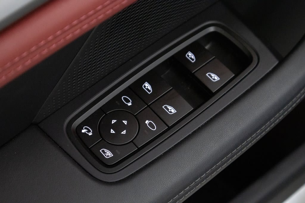 Thumbnail: 2025 Porsche Taycan - 22