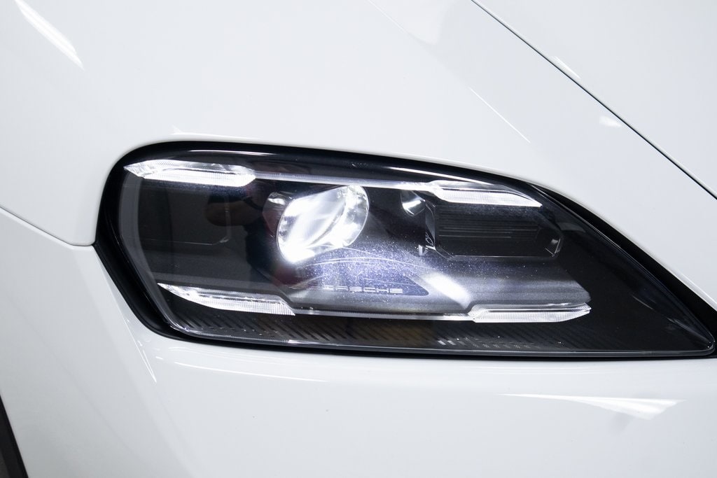 Thumbnail: 2025 Porsche Taycan - 33