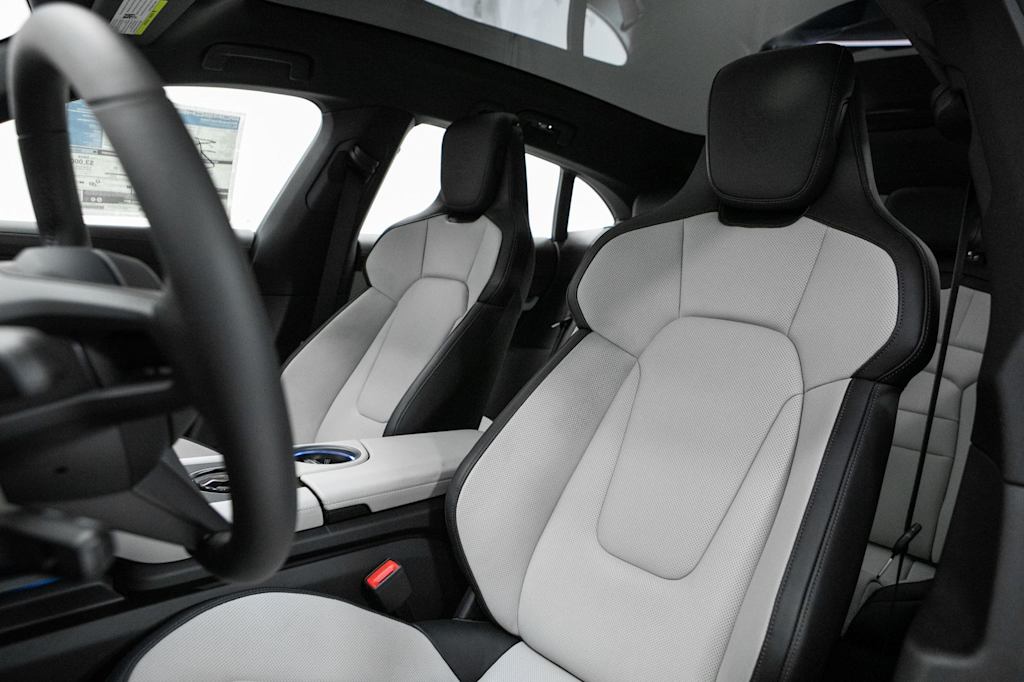 Thumbnail: 2026 Porsche Taycan - 7