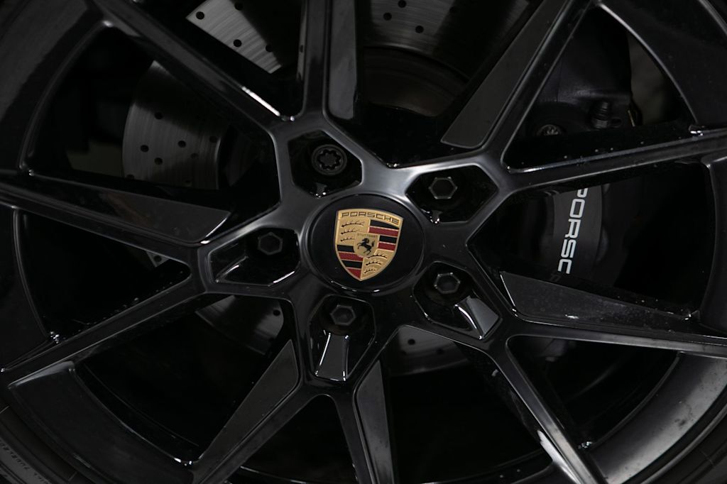 Thumbnail: 2025 Porsche 911 - 17