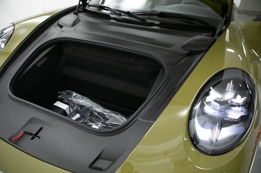 Thumbnail: 2026 Porsche 911 - 35