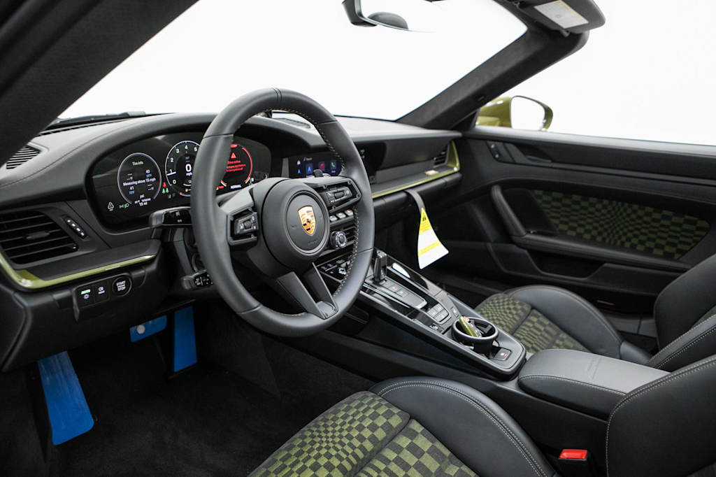 Thumbnail: 2026 Porsche 911 - 2