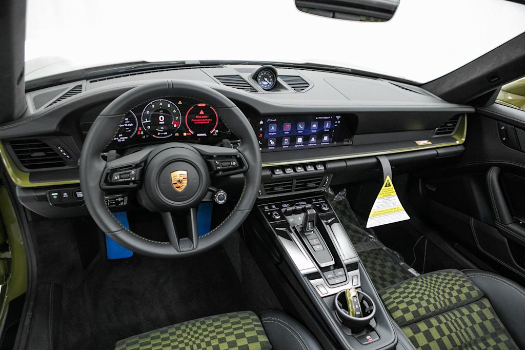 Thumbnail: 2026 Porsche 911 - 8