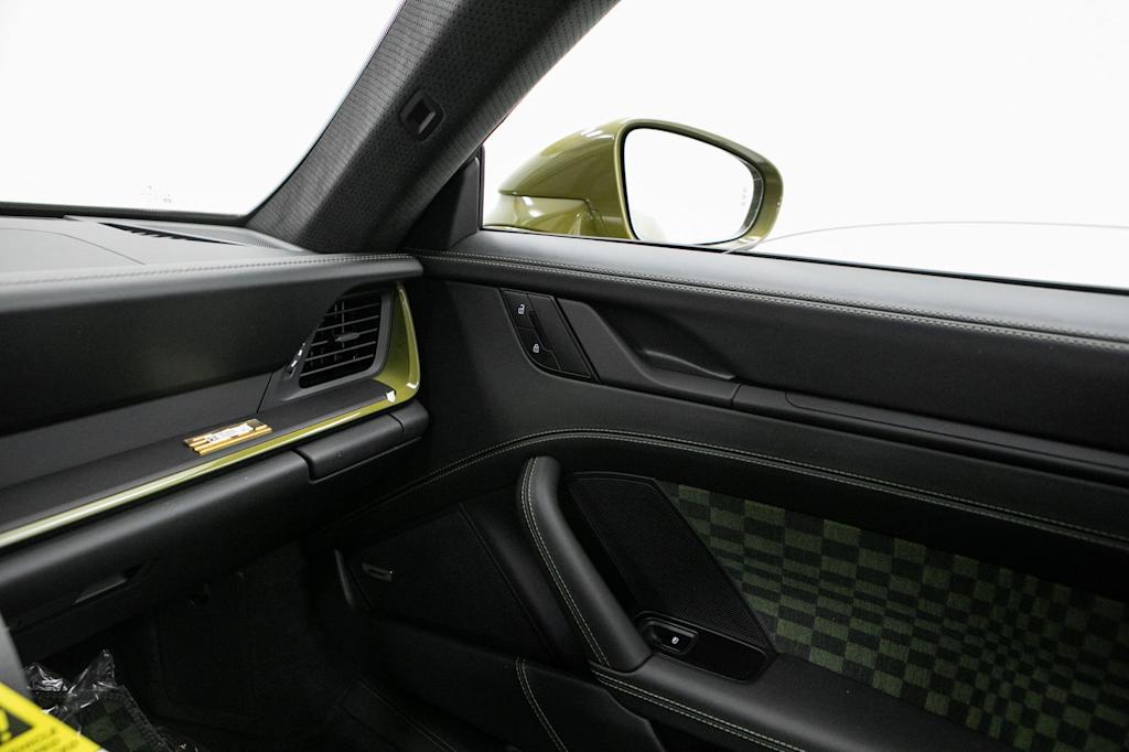 Thumbnail: 2026 Porsche 911 - 32