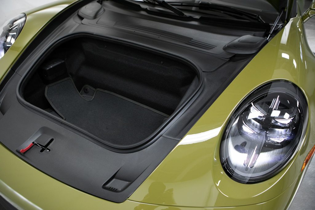 Thumbnail: 2026 Porsche 911 - 36