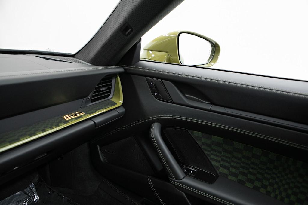 Thumbnail: 2026 Porsche 911 - 32
