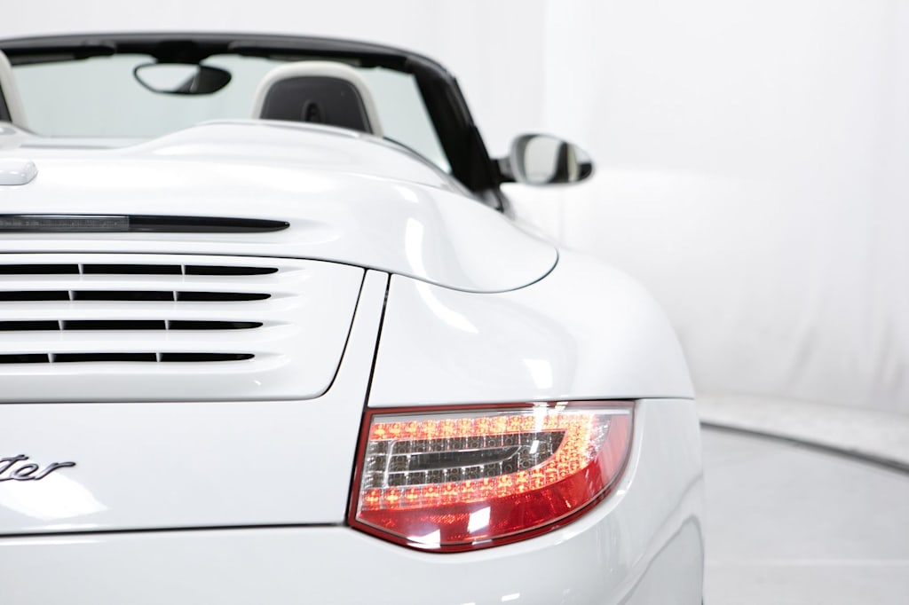 Thumbnail: 2011 Porsche 911 - 19