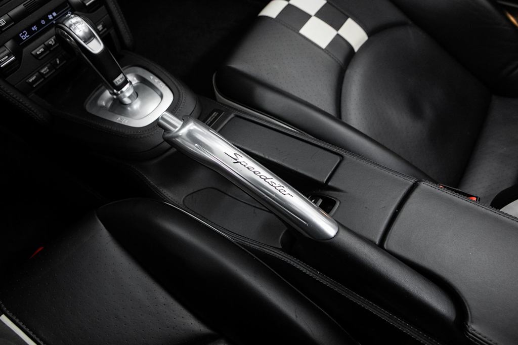 Thumbnail: 2011 Porsche 911 - 26