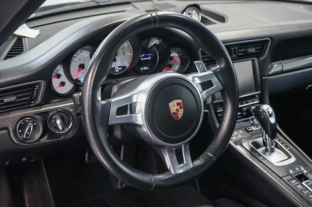 Thumbnail: 2015 Porsche 911 - 2