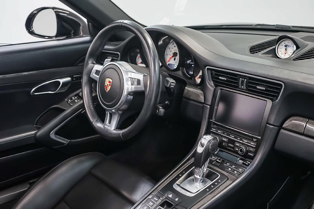 Thumbnail: 2015 Porsche 911 - 9