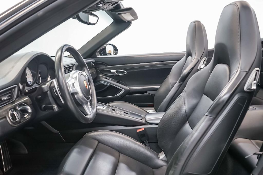 Thumbnail: 2015 Porsche 911 - 25