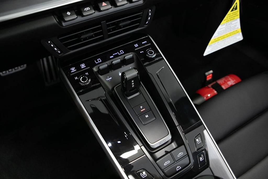 Thumbnail: 2026 Porsche 911 - 13