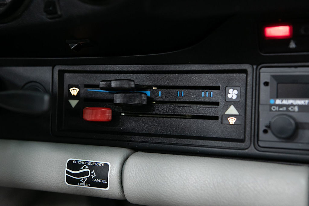 Thumbnail: 1989 Porsche 911 - 10