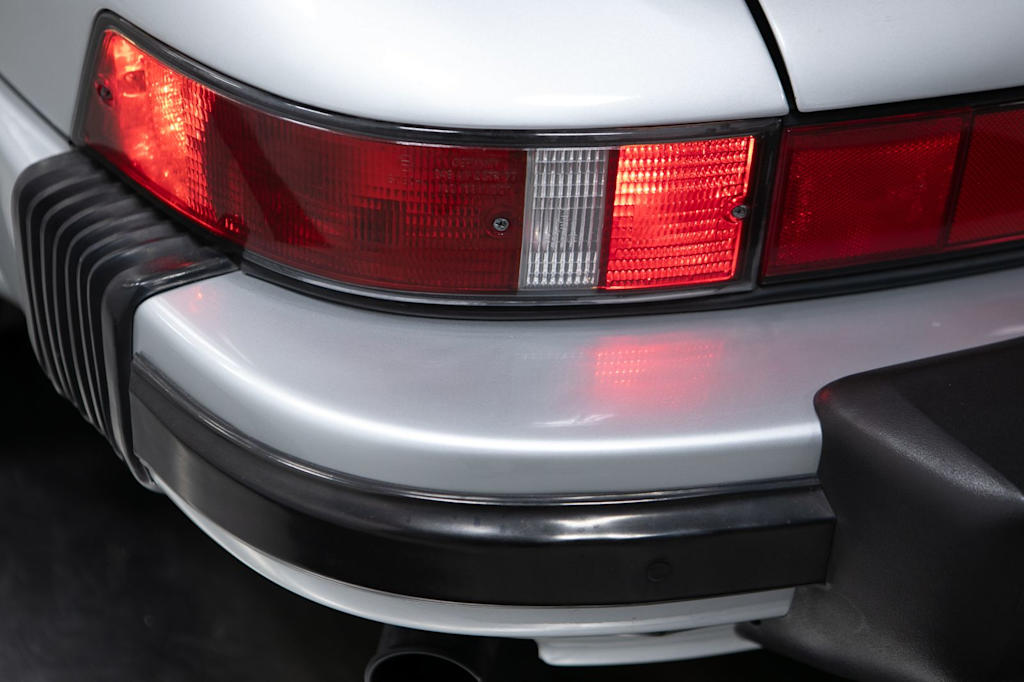 Thumbnail: 1989 Porsche 911 - 18