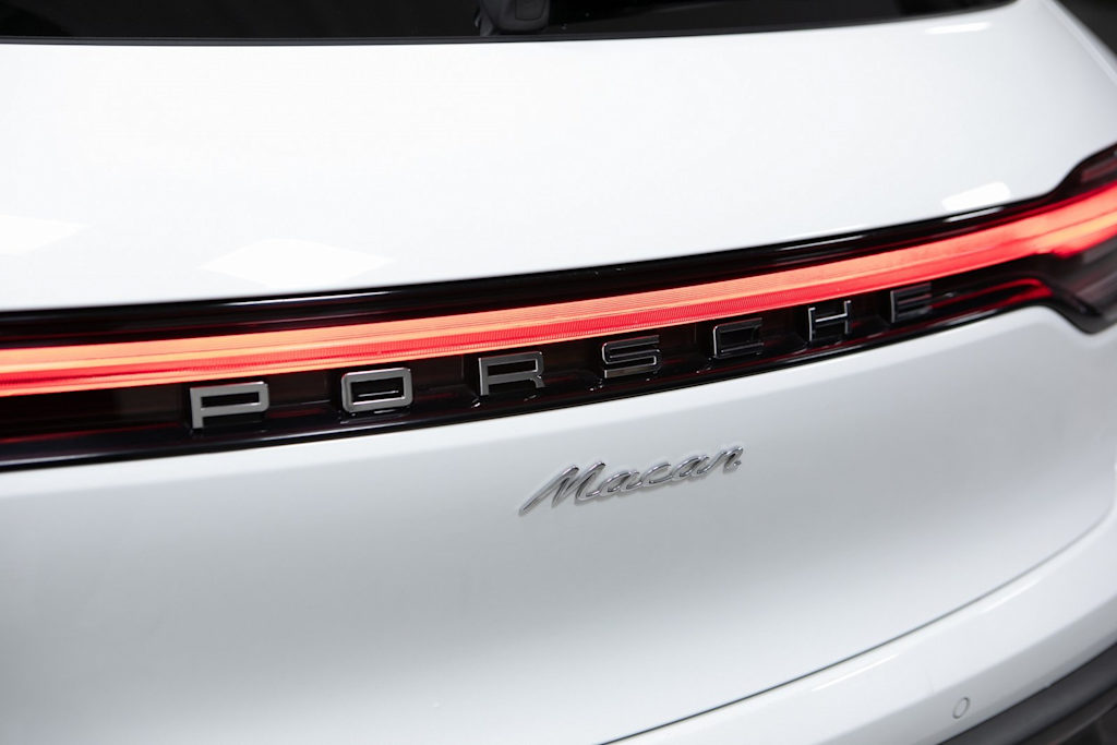 Thumbnail: 2022 Porsche Macan - 35