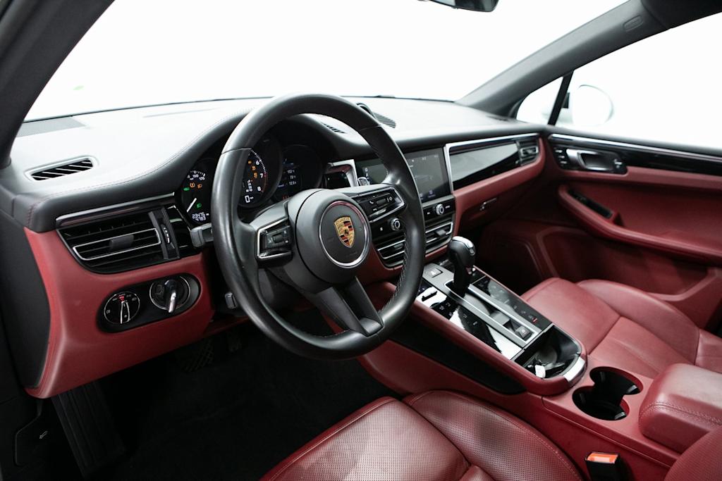 Thumbnail: 2022 Porsche Macan - 2