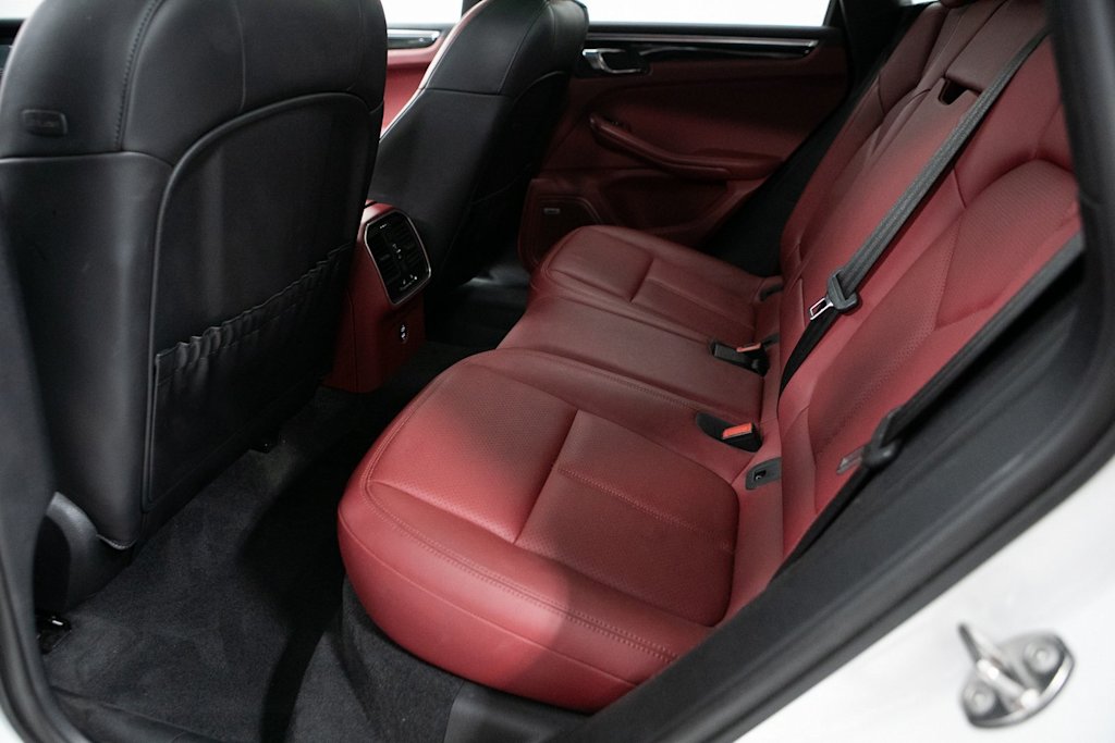 Thumbnail: 2022 Porsche Macan - 10