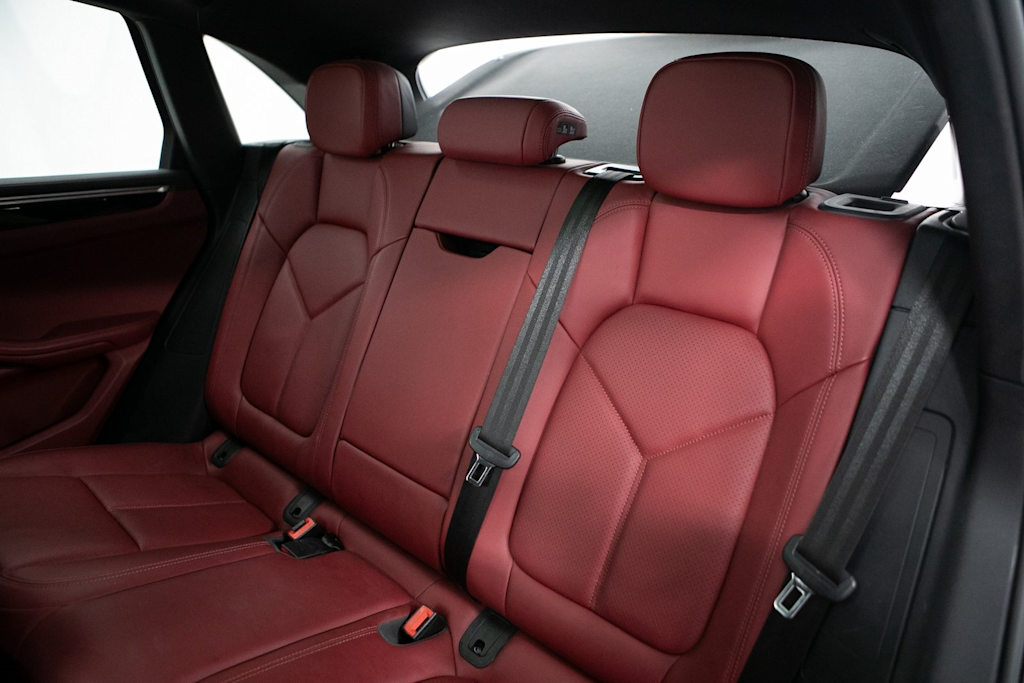 Thumbnail: 2022 Porsche Macan - 31