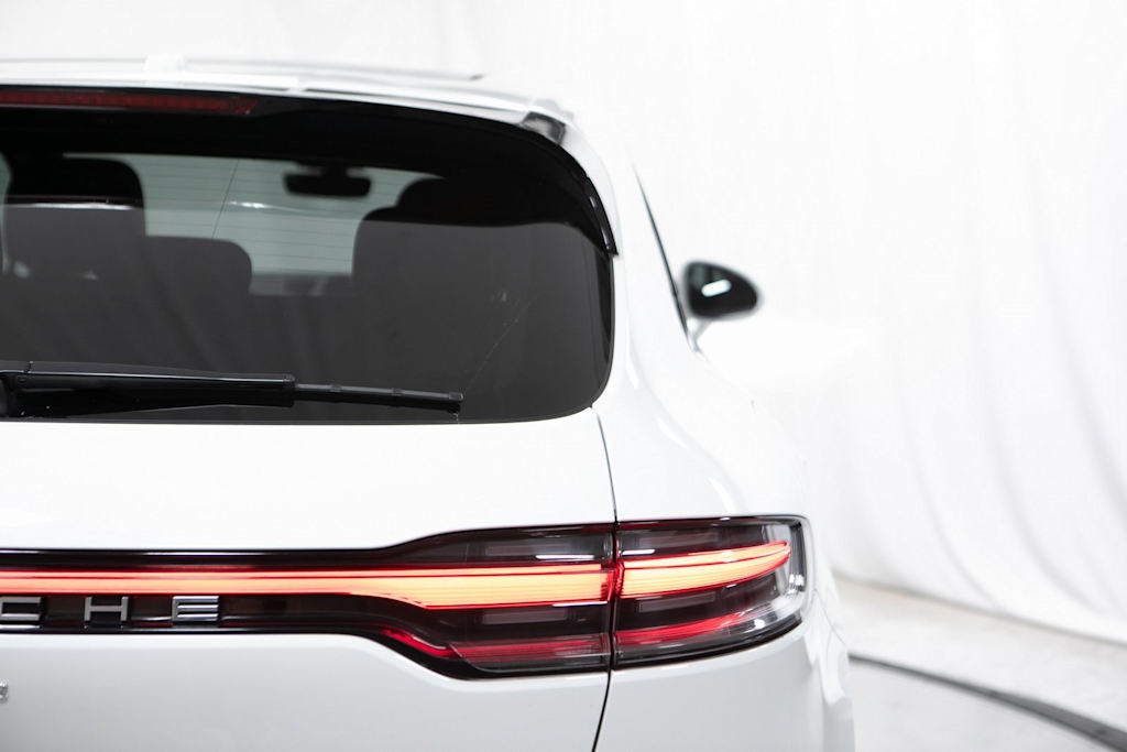 Thumbnail: 2022 Porsche Macan - 37
