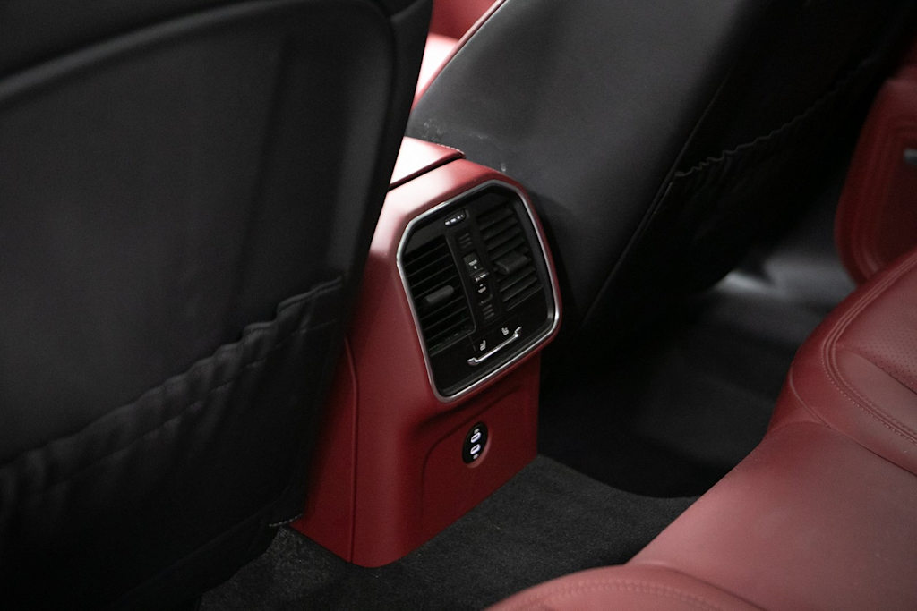 Thumbnail: 2022 Porsche Macan - 29