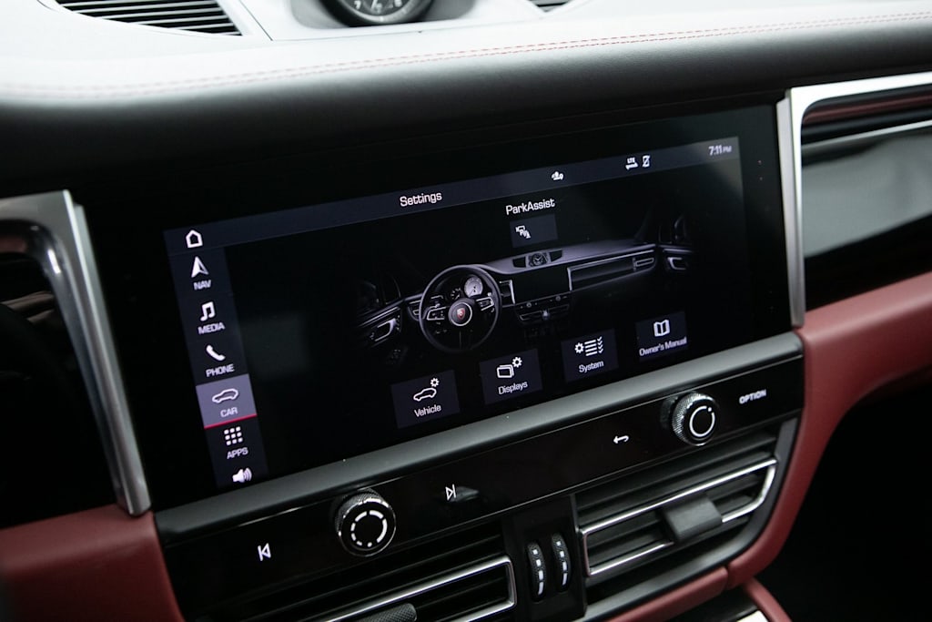 Thumbnail: 2022 Porsche Macan - 11