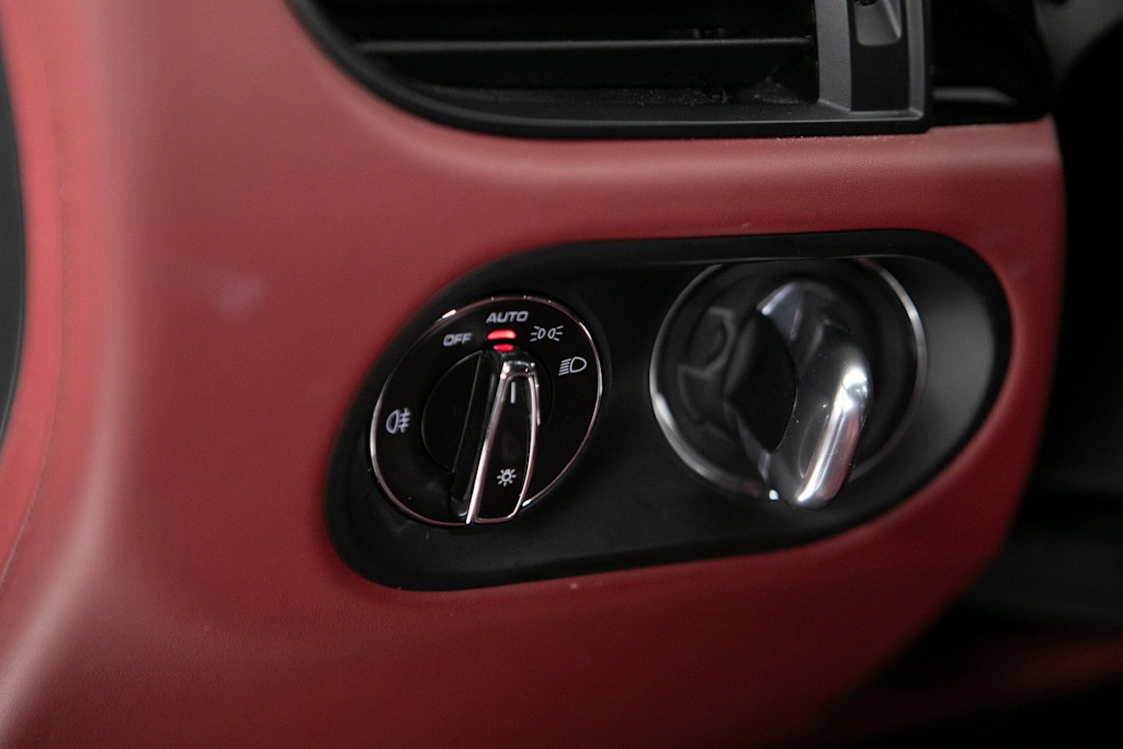 Thumbnail: 2022 Porsche Macan - 22