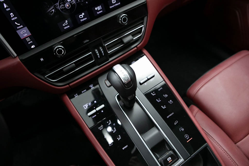 Thumbnail: 2022 Porsche Macan - 12