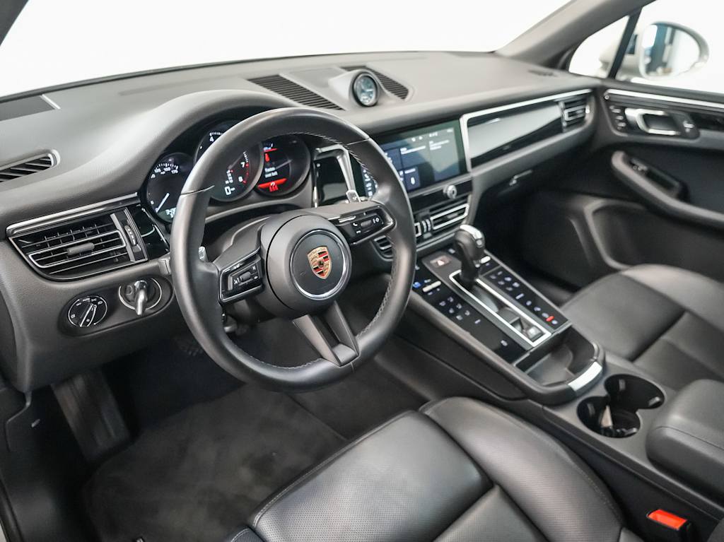 Thumbnail: 2023 Porsche Macan - 2