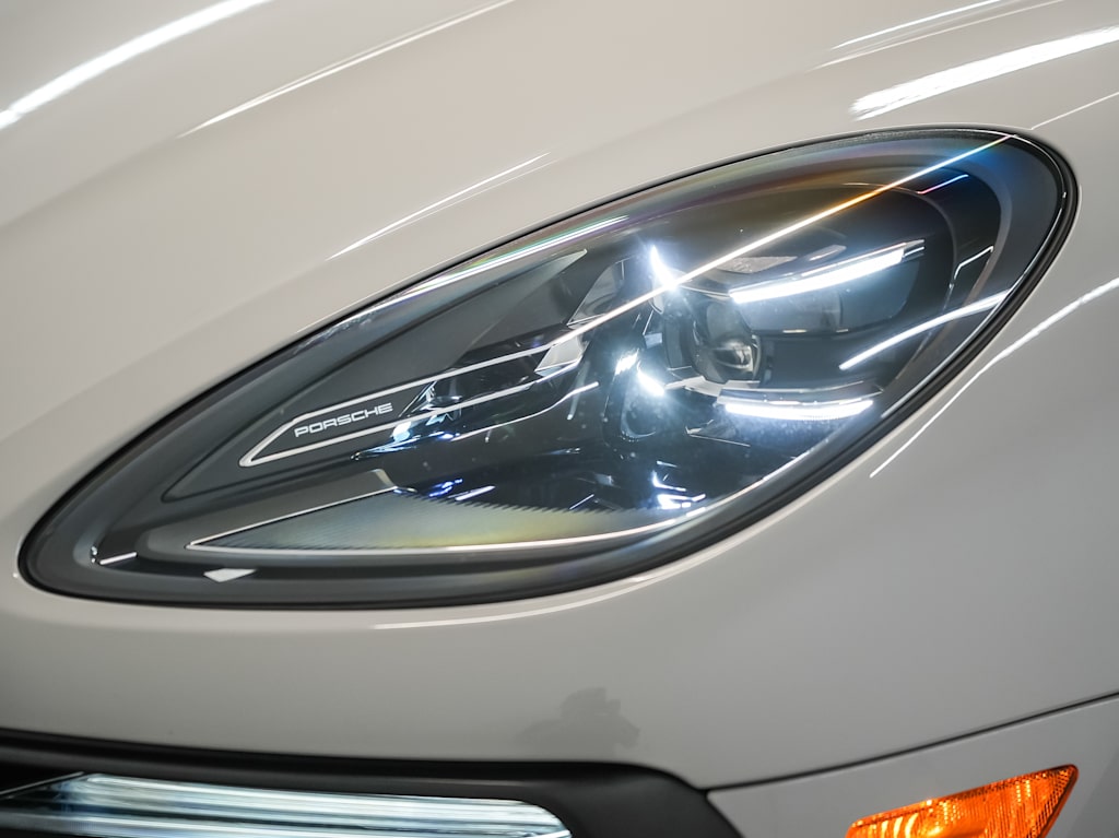Thumbnail: 2023 Porsche Macan - 20