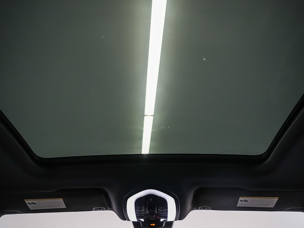 Thumbnail: 2023 Porsche Macan - 24