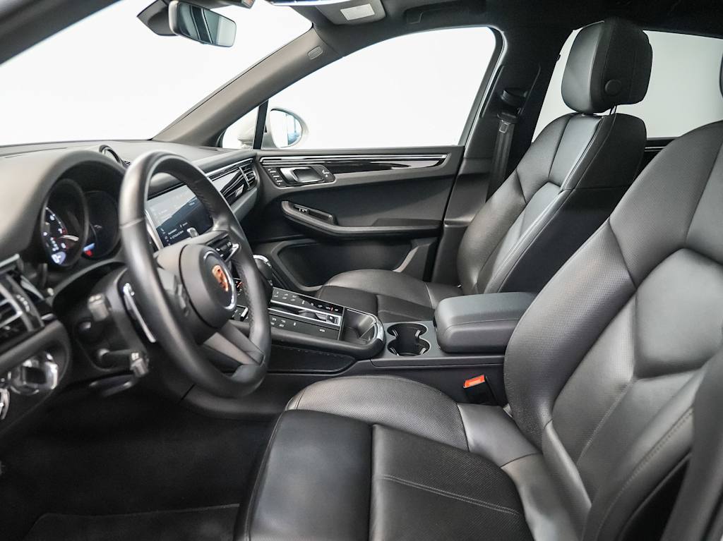 Thumbnail: 2023 Porsche Macan - 25