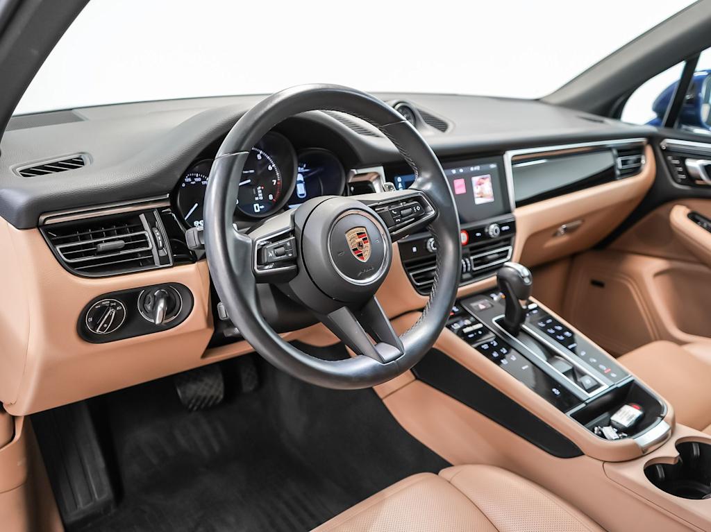 Thumbnail: 2024 Porsche Macan - 2