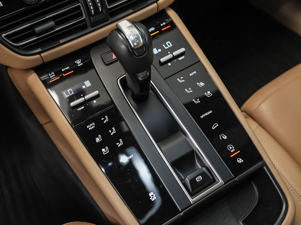 Thumbnail: 2024 Porsche Macan - 27
