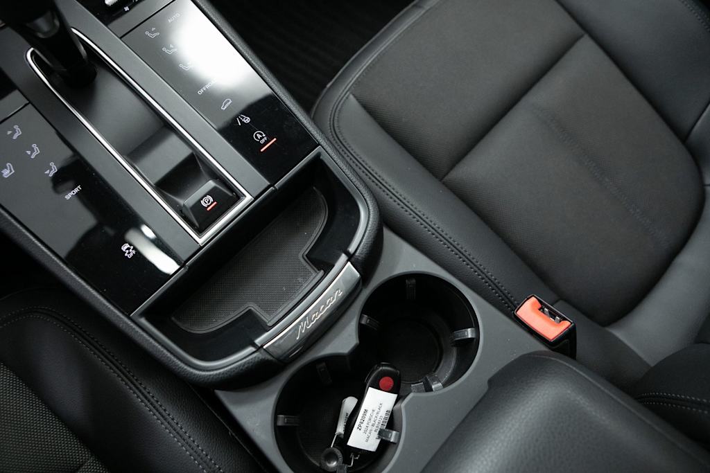 Thumbnail: 2024 Porsche Macan - 24