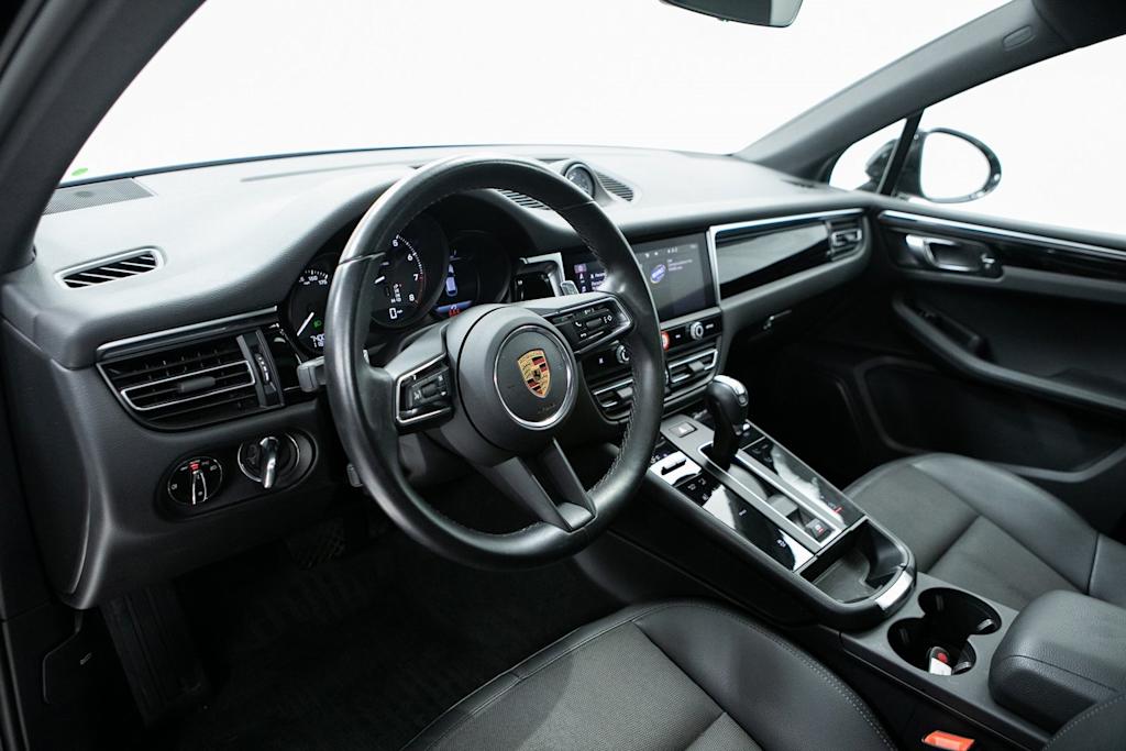 Thumbnail: 2024 Porsche Macan - 2