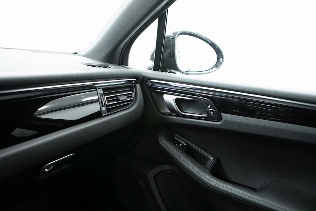 Thumbnail: 2024 Porsche Macan - 25