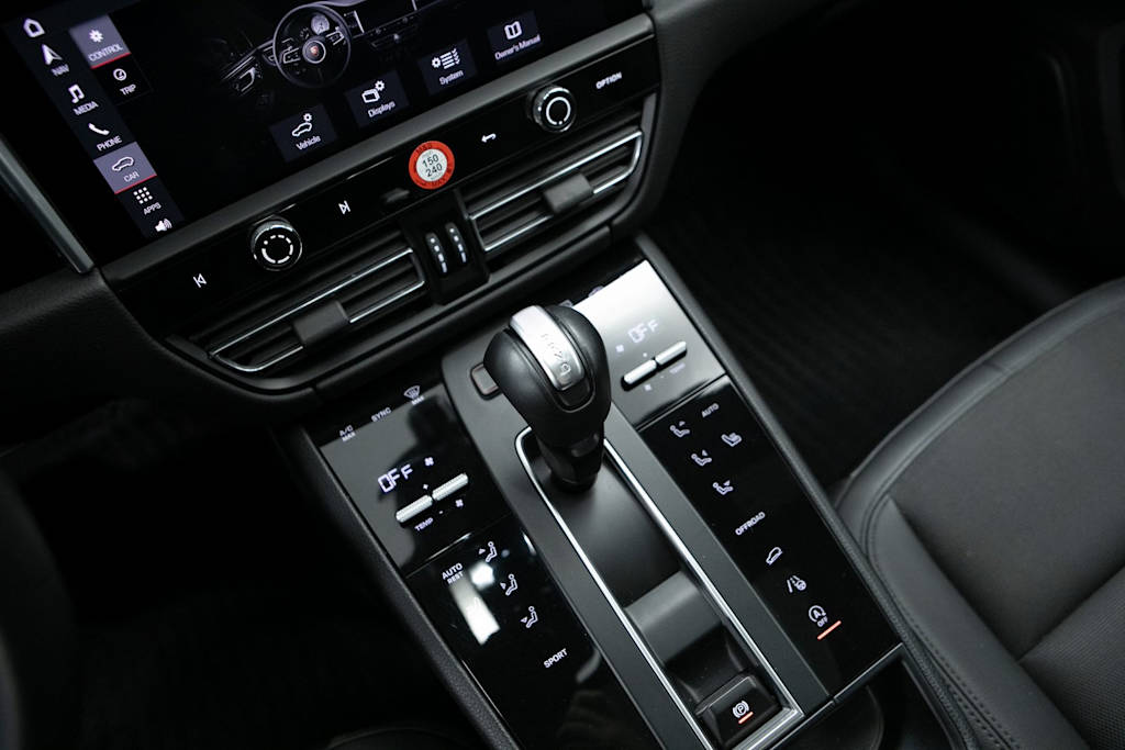 Thumbnail: 2024 Porsche Macan - 12