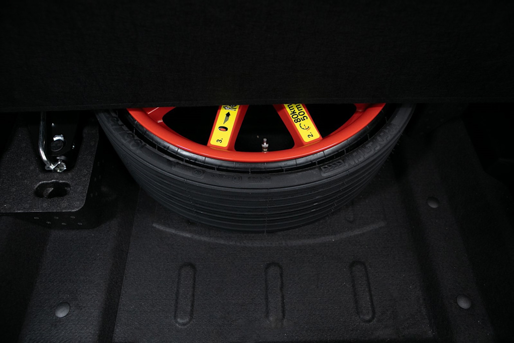 Thumbnail: 2024 Porsche Macan - 31