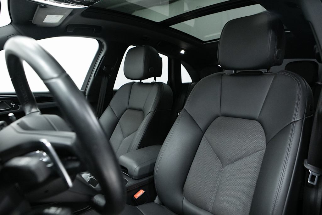 Thumbnail: 2024 Porsche Macan - 8