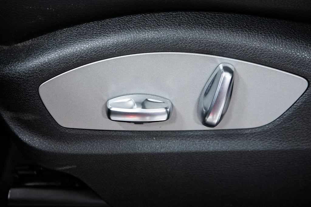 Thumbnail: 2024 Porsche Macan - 19