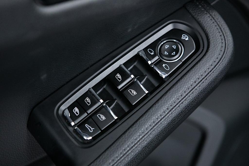 Thumbnail: 2024 Porsche Macan - 20