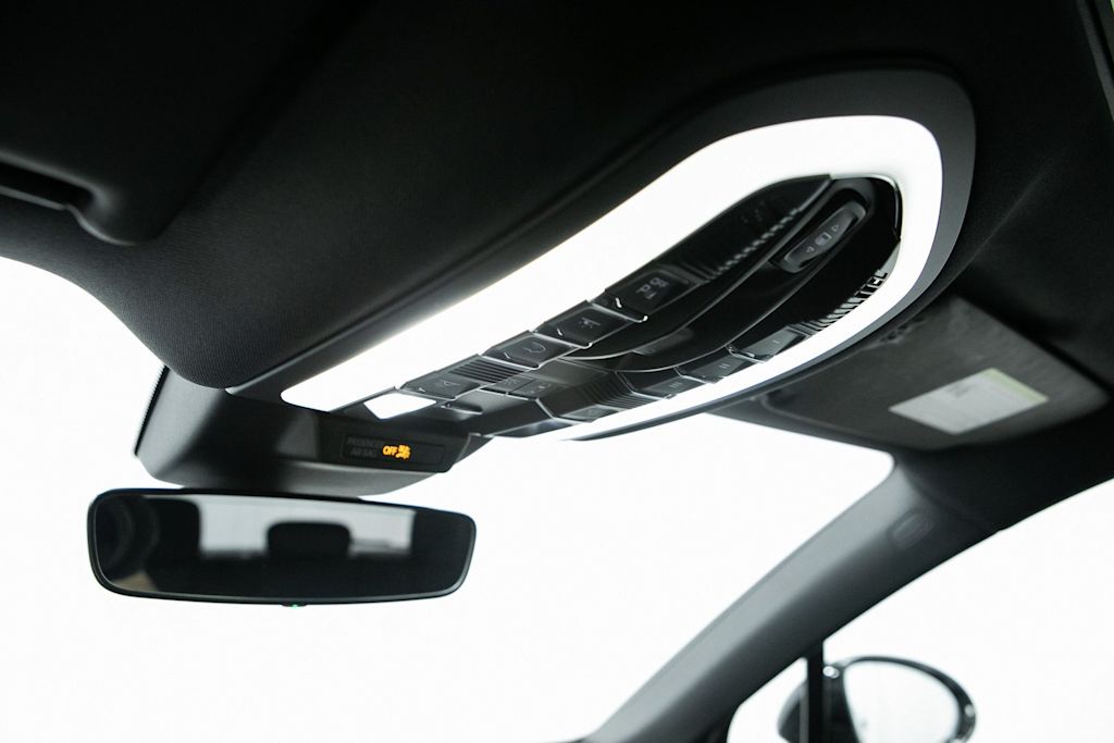 Thumbnail: 2024 Porsche Macan - 27