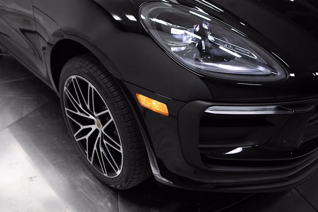 Thumbnail: 2026 Porsche Macan - 6