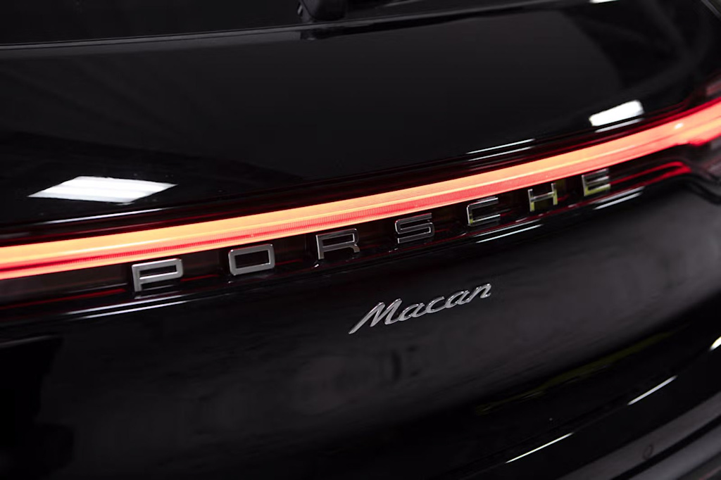 Thumbnail: 2026 Porsche Macan - 21