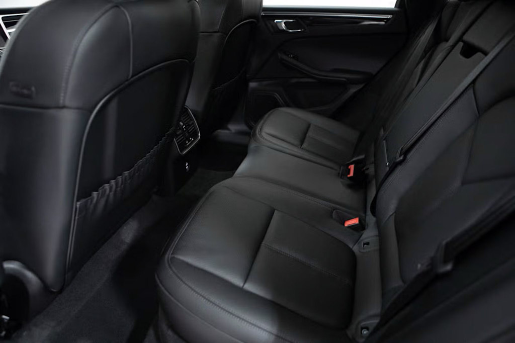 Thumbnail: 2026 Porsche Macan - 36