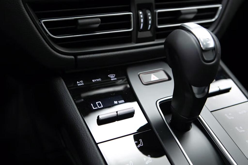 Thumbnail: 2026 Porsche Macan - 14