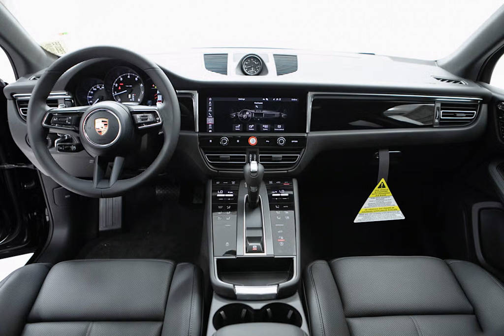 Thumbnail: 2026 Porsche Macan - 8