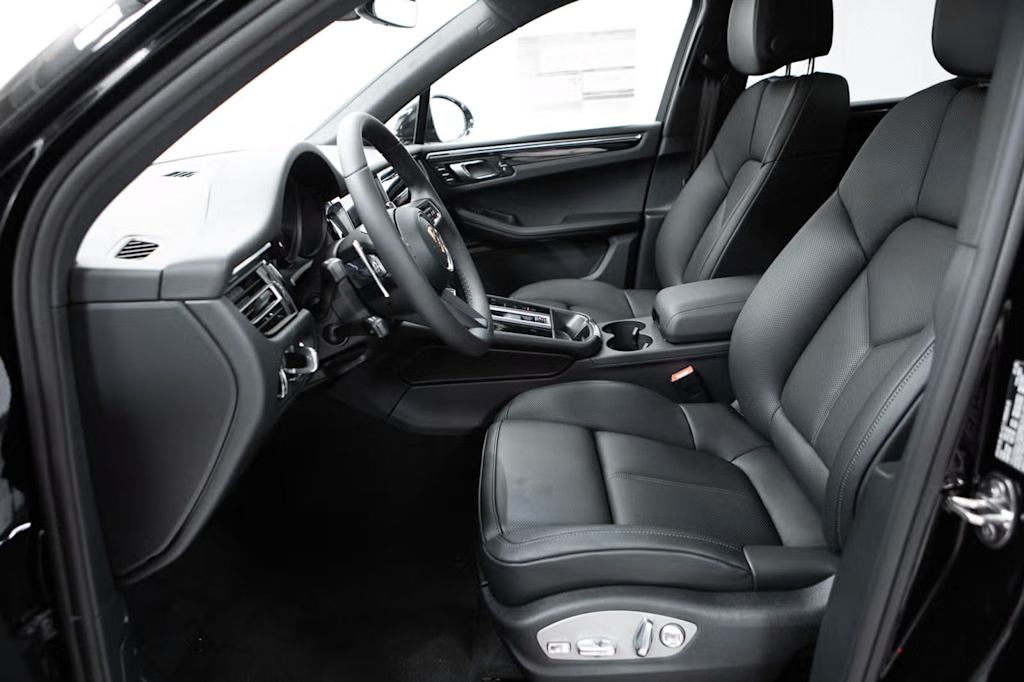 Thumbnail: 2026 Porsche Macan - 10