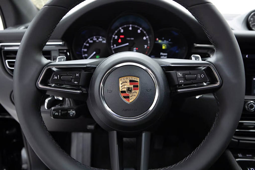 Thumbnail: 2026 Porsche Macan - 12